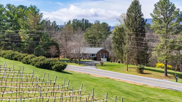 1371 AFTON MOUNTAIN RD, Afton, VA 22920