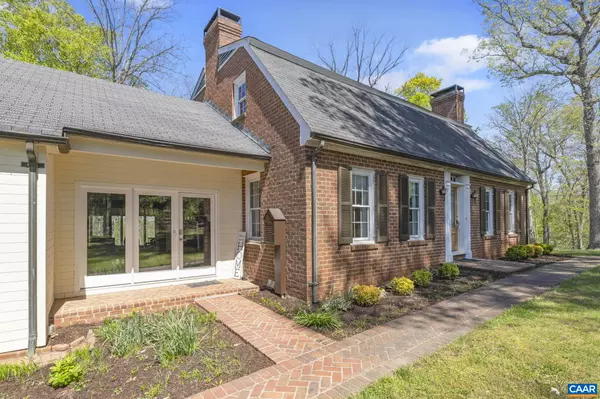 Charlottesville, VA 22901,330 CARRSBROOK DR