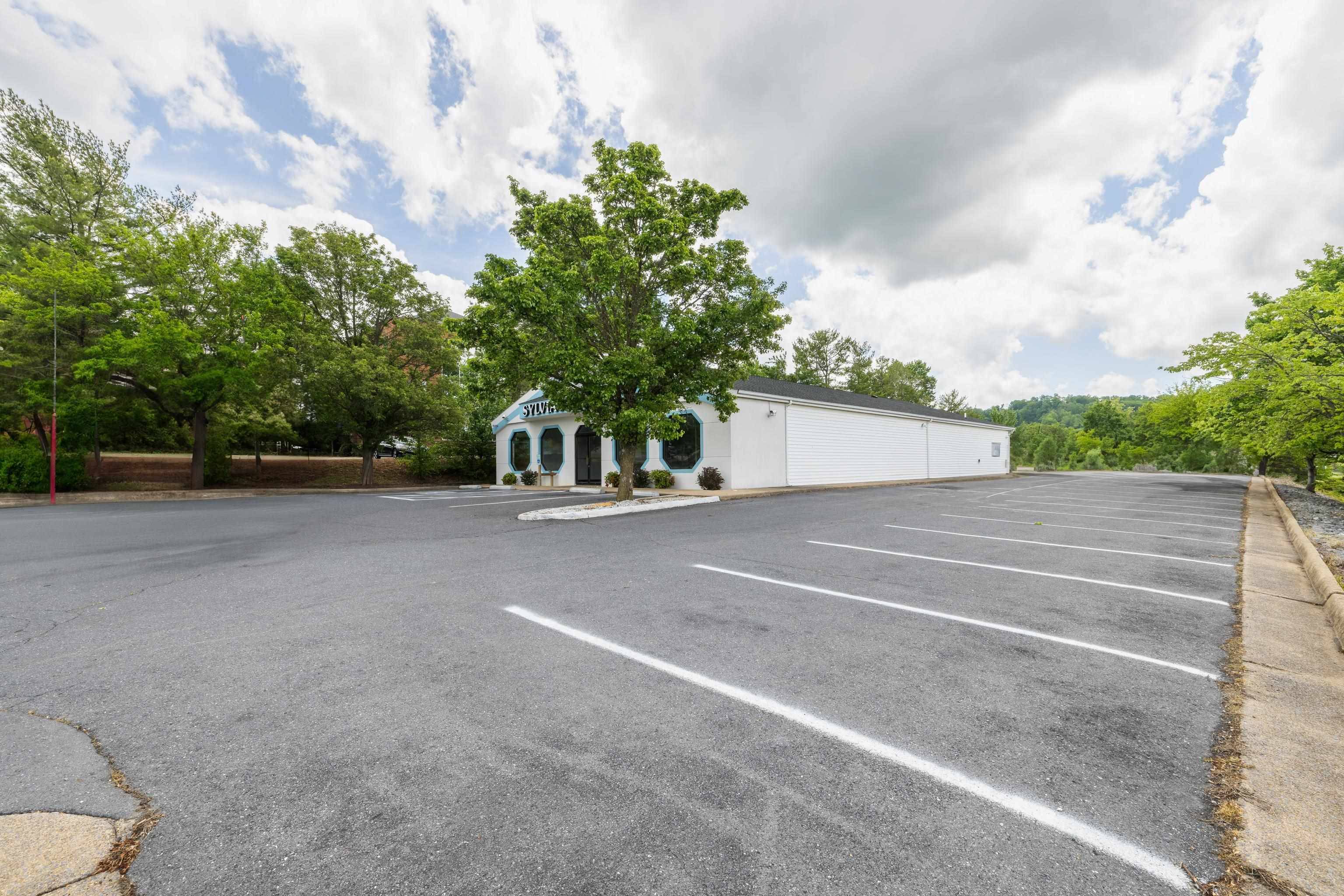 Harrisonburg, VA 22801,226 UNIVERSITY BLVD