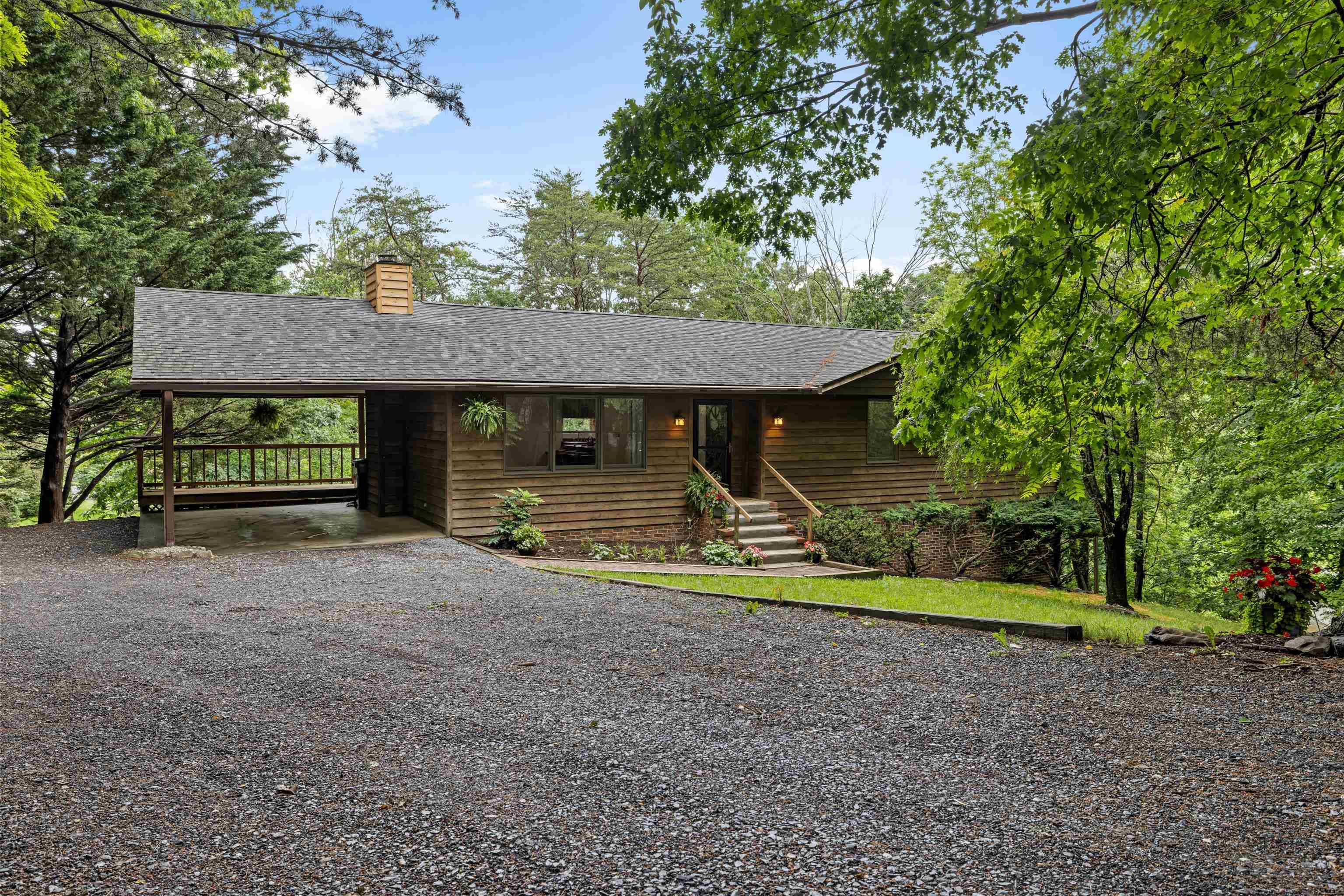 Staunton, VA 24401,409 THOMAS ST