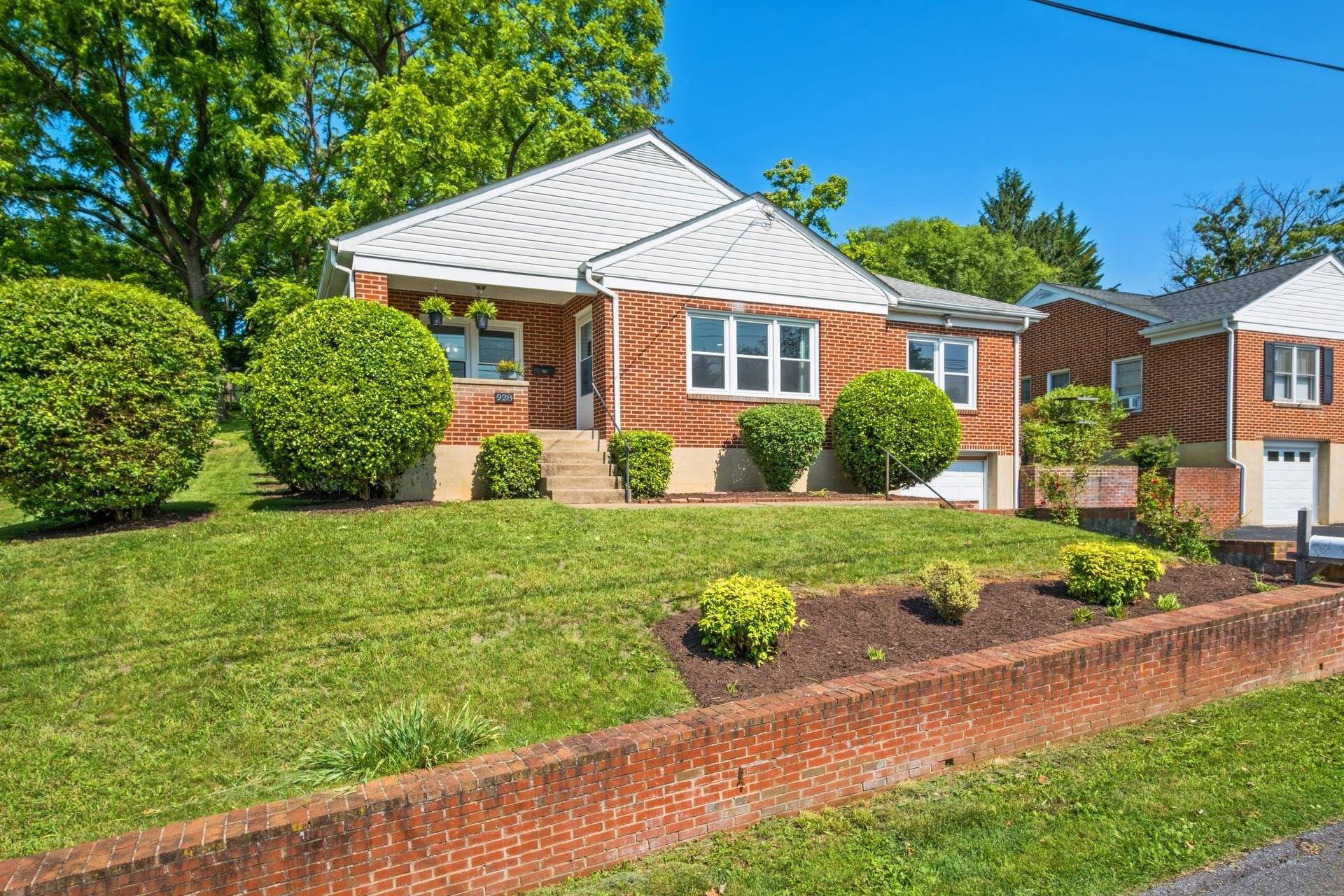 928 BAYLOR ST, Staunton, VA 22401