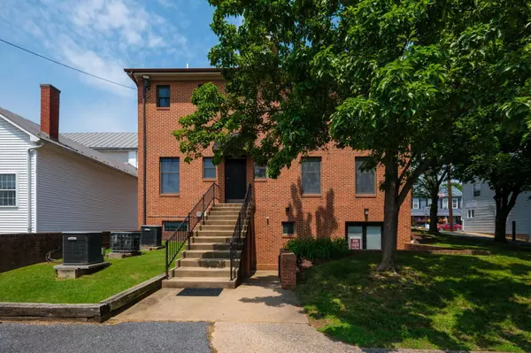 Woodstock, VA 22664,122 MAIN ST N