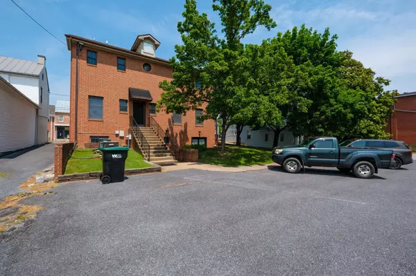 Woodstock, VA 22664,122 MAIN ST N