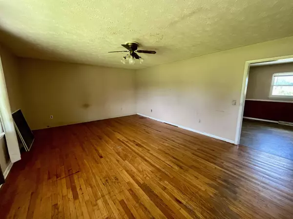 Raphine, VA 24472,504 STEELES FORT RD