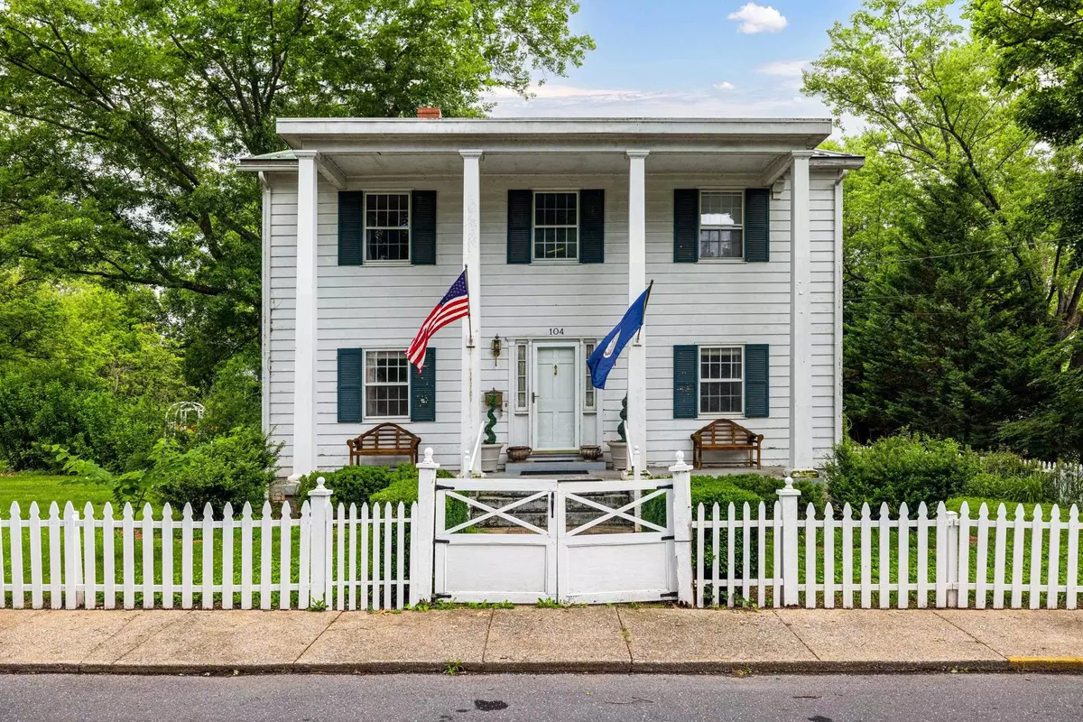 Bridgewater, VA 22812,104 W COLLEGE ST