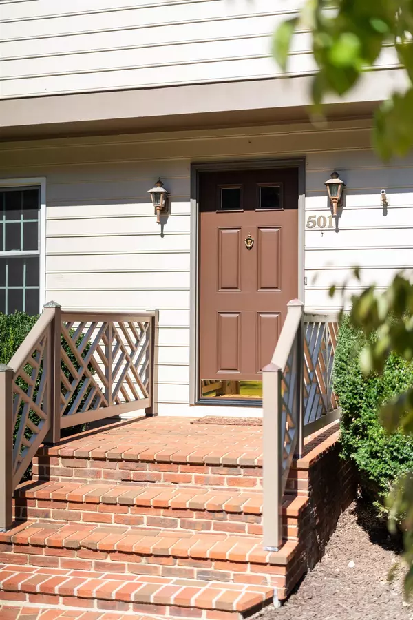 Staunton, VA 24401,501 MT VIEW DR