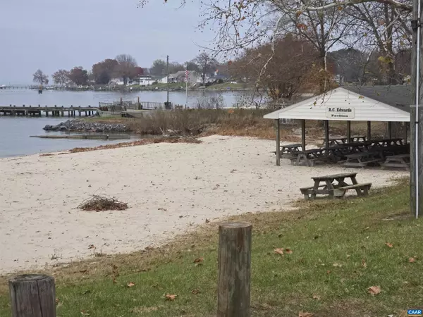 Colonial Beach, VA 22443,17 EVERGREEN DR