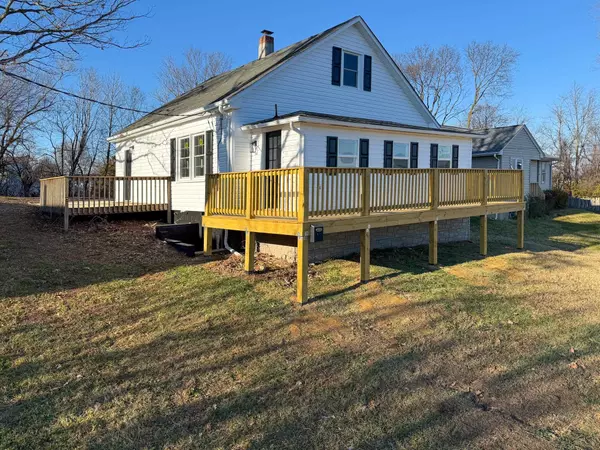 909 GRAYSON AVE, Waynesboro, VA 22980