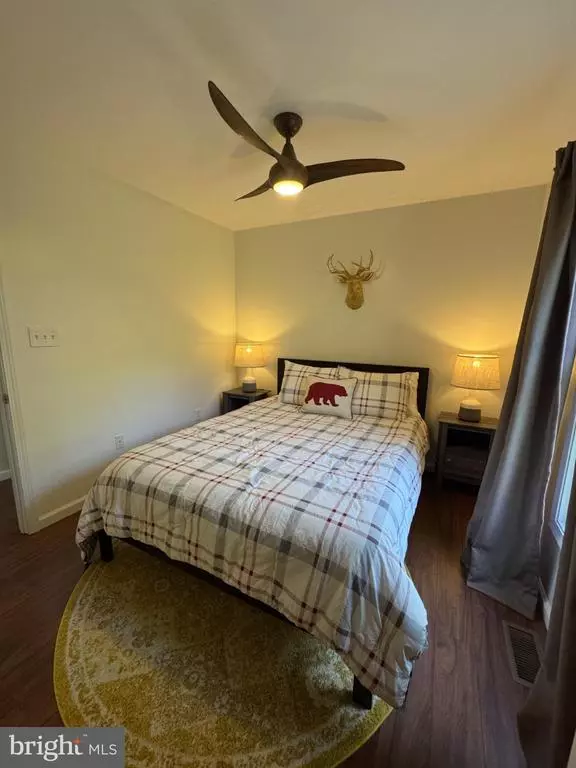 Linden, VA,3998 HIDDEN VALLEY LN