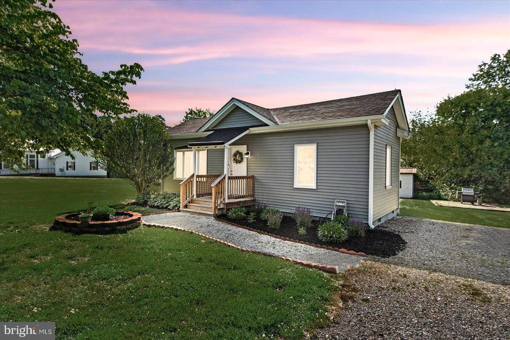 3048 OAKLAND RD, Louisa, VA 23093