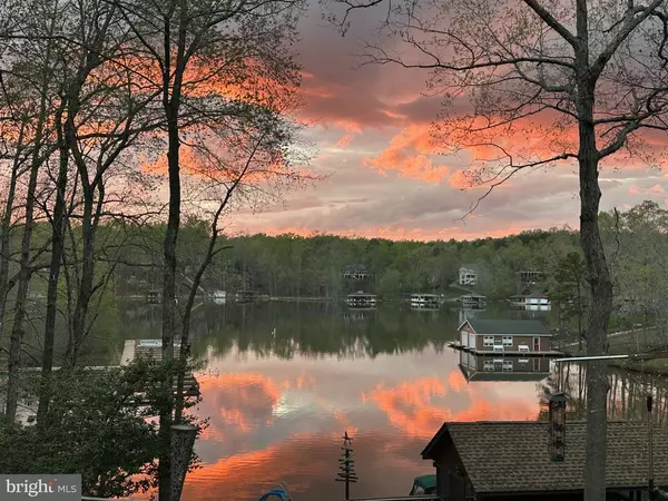 Mineral, VA 23117,958 PINE HARBOUR