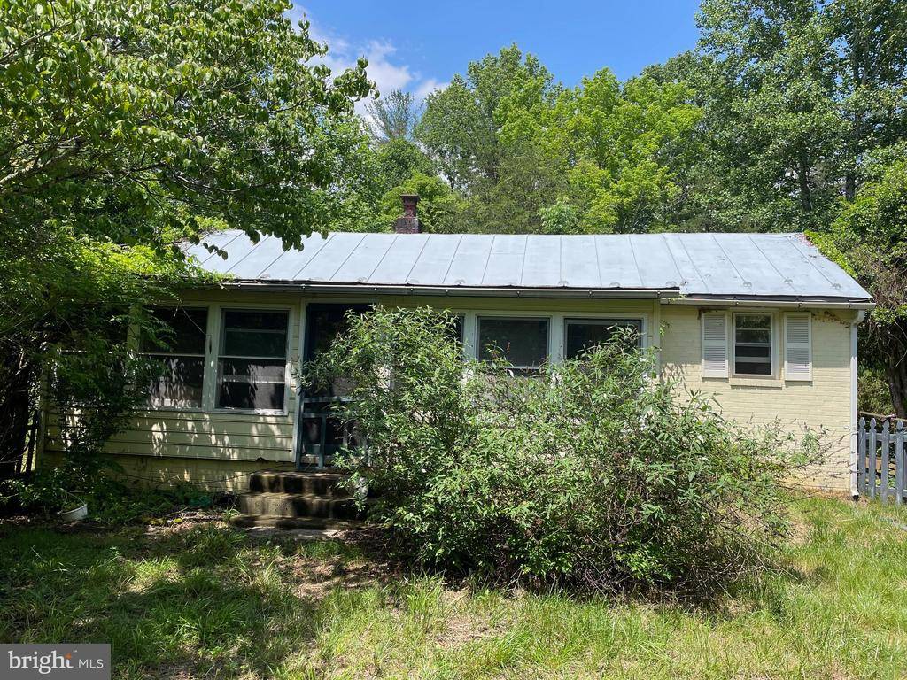 240 WHORTON HOLLOW RD, Castleton, VA 22716