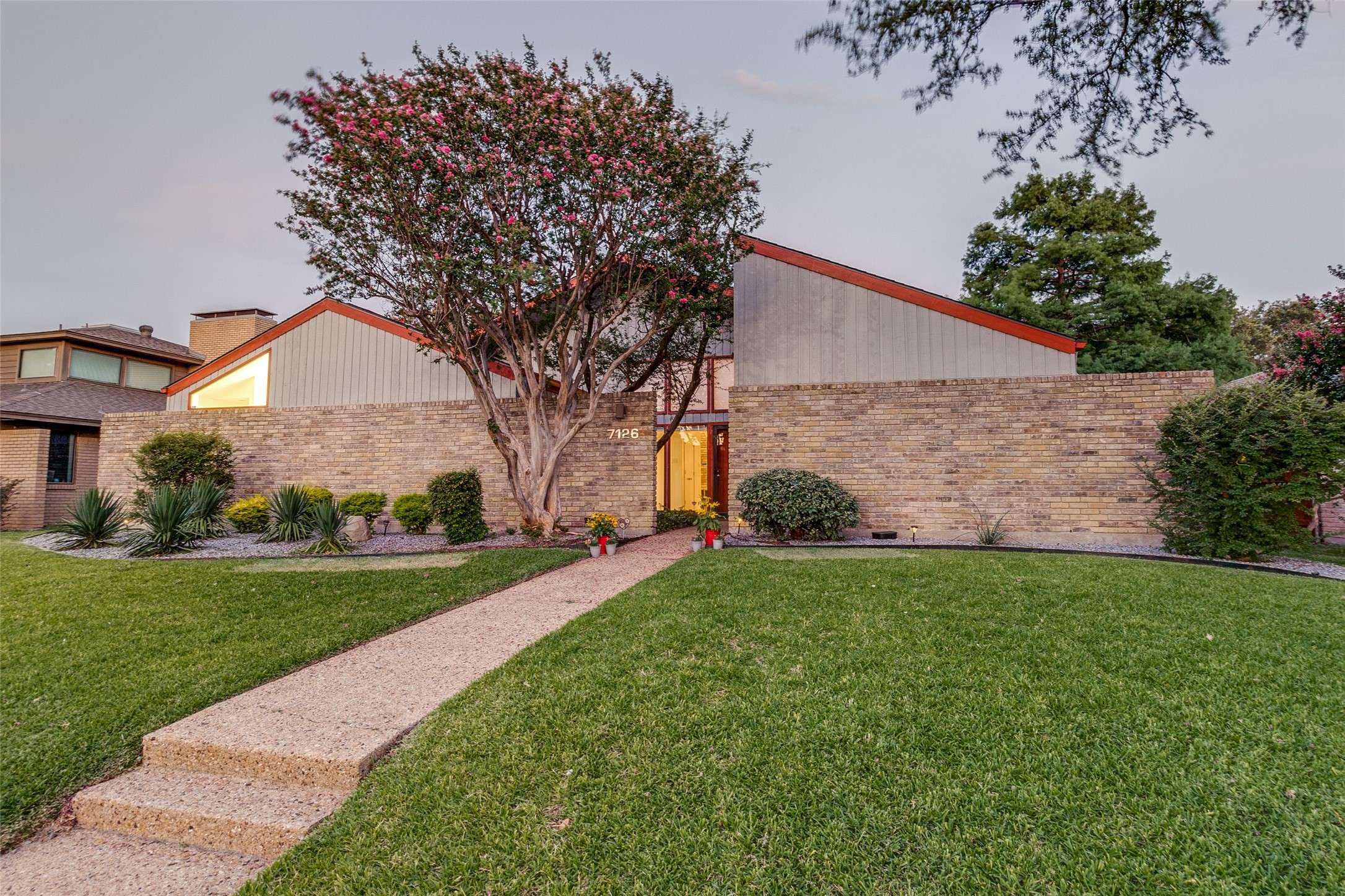 Dallas, TX 75231,7126 Winedale DR