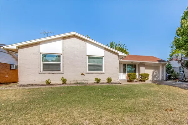 13529 Glenside DR, Farmers Branch, TX 75234