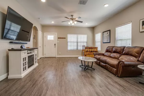 Alvarado, TX 76009,322 S Watson ST
