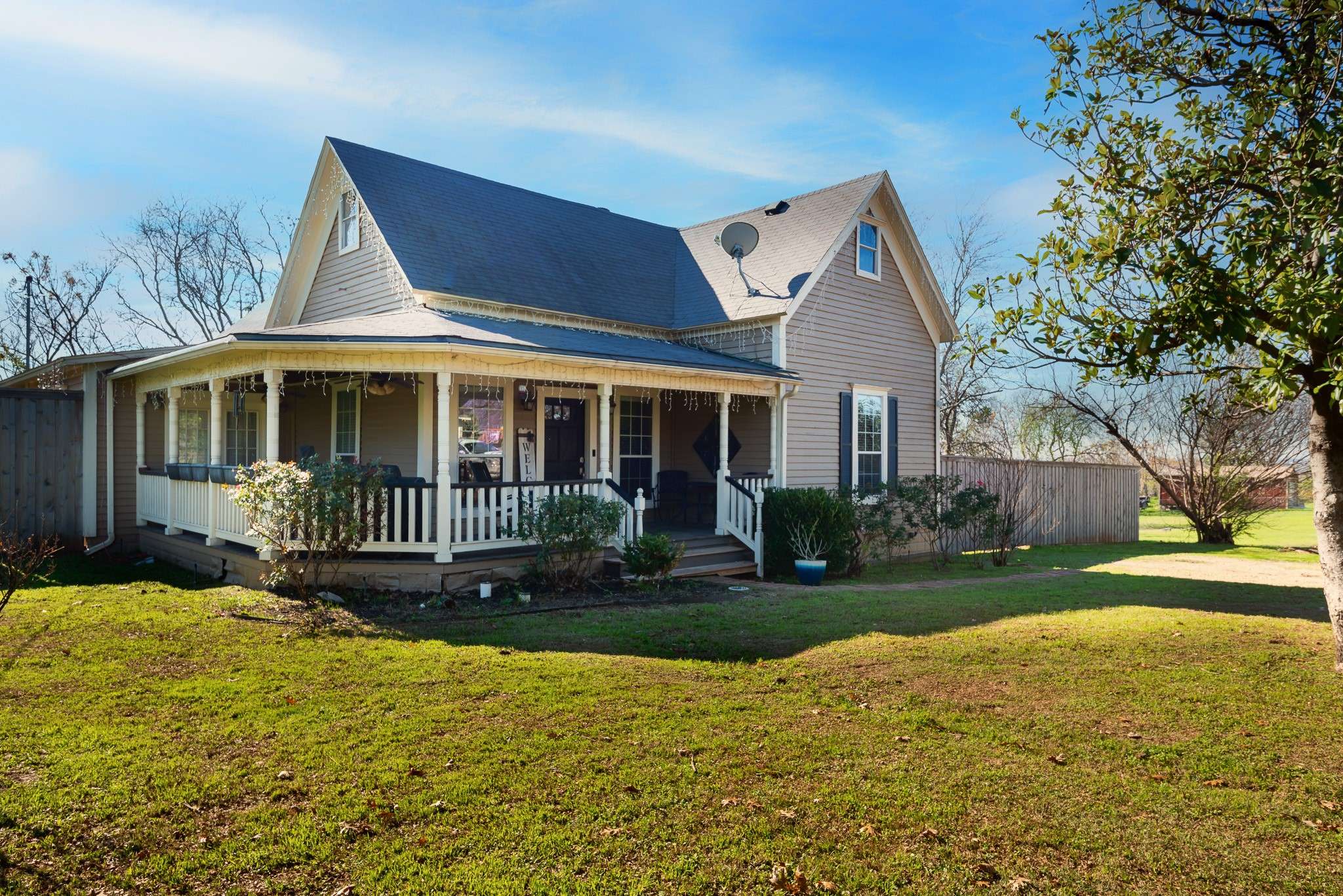902 W Avenue F,  Midlothian,  TX 76065