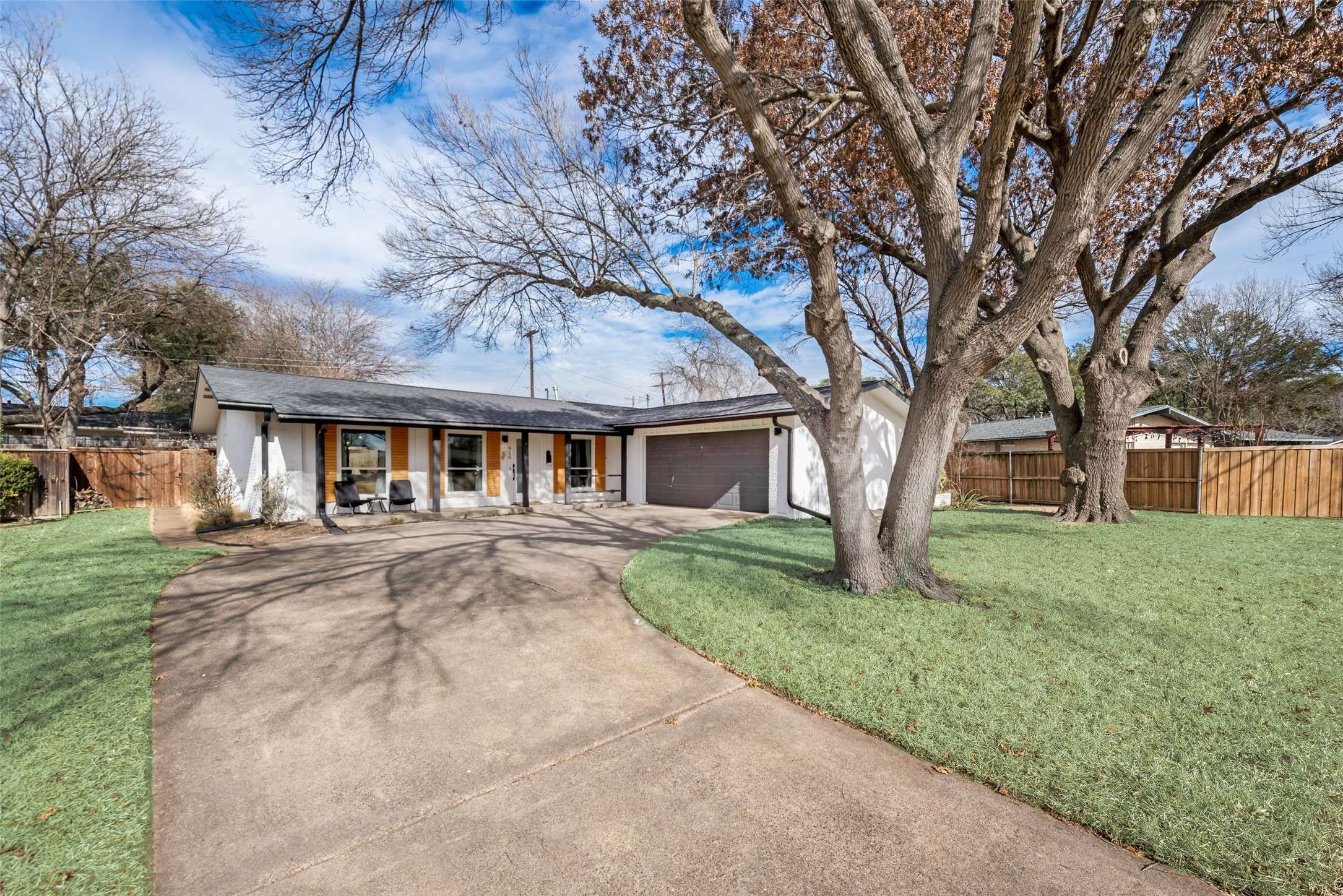 910 Meadow View DR, Richardson, TX 75080