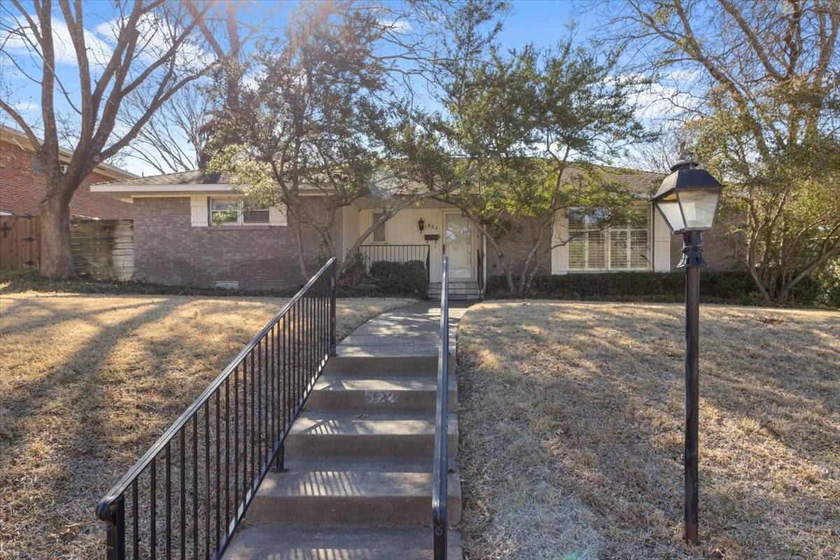 823 Downing DR, Richardson, TX 75080