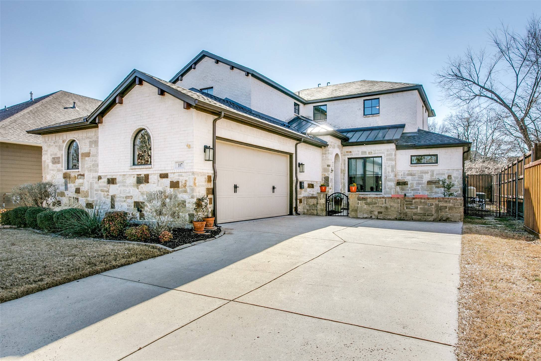 107 W Peach ST, Grapevine, TX 76051