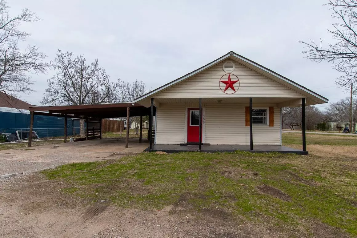 Savoy, TX 75479,306 N Front ST