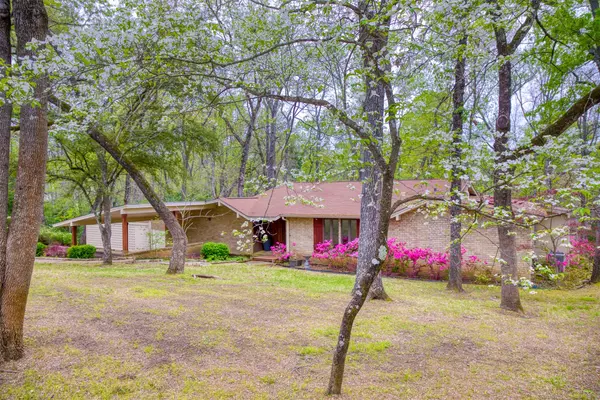102 Berkley DR, Palestine, TX 75801