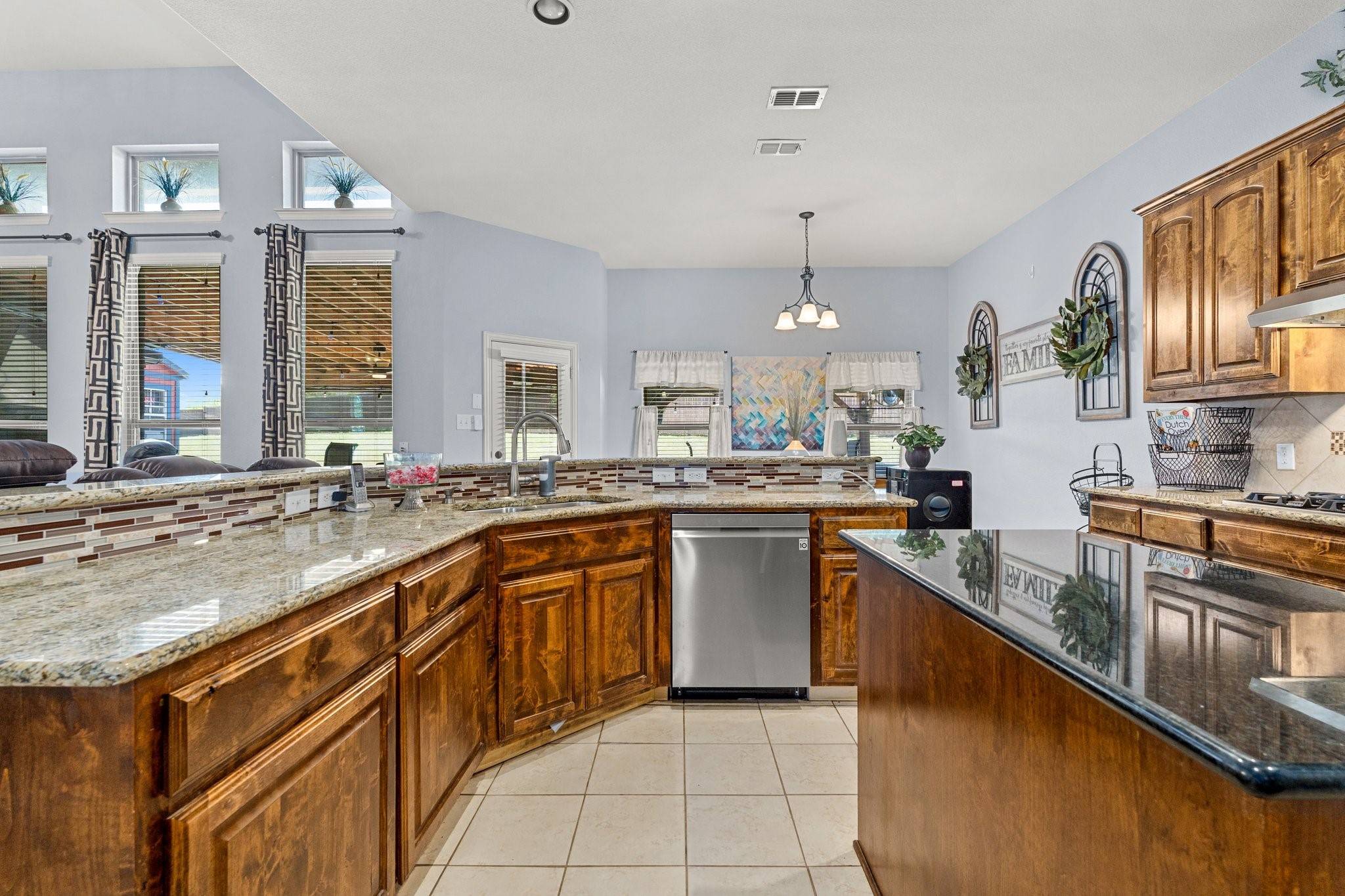 Desoto, TX 75115,616 Garden Grove LN