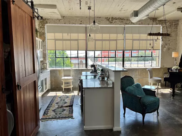 Fort Worth, TX 76104,120 Saint Louis AVE #201