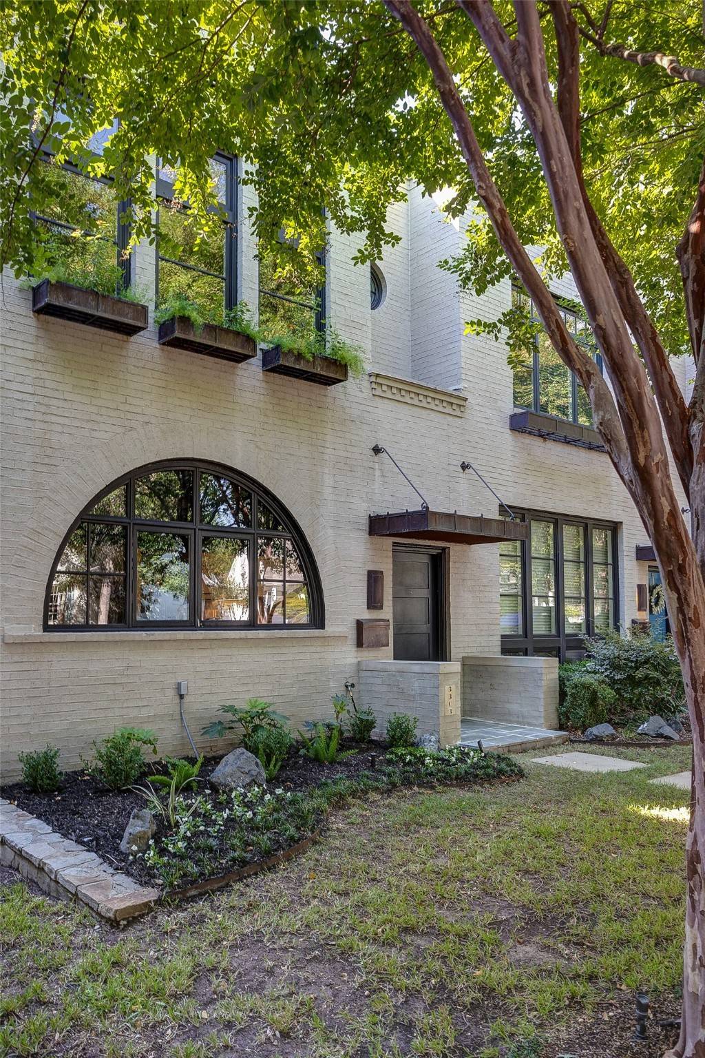 Fort Worth, TX 76107,3303 W 6th ST