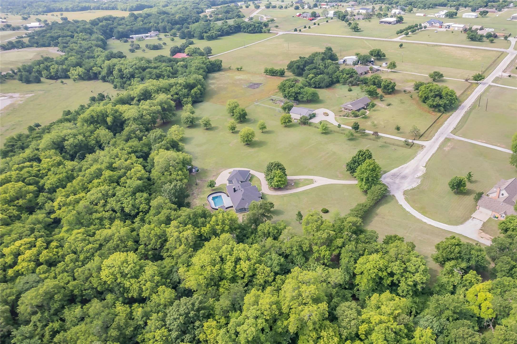 168 Heatherwood CT, Rhome, TX 76078