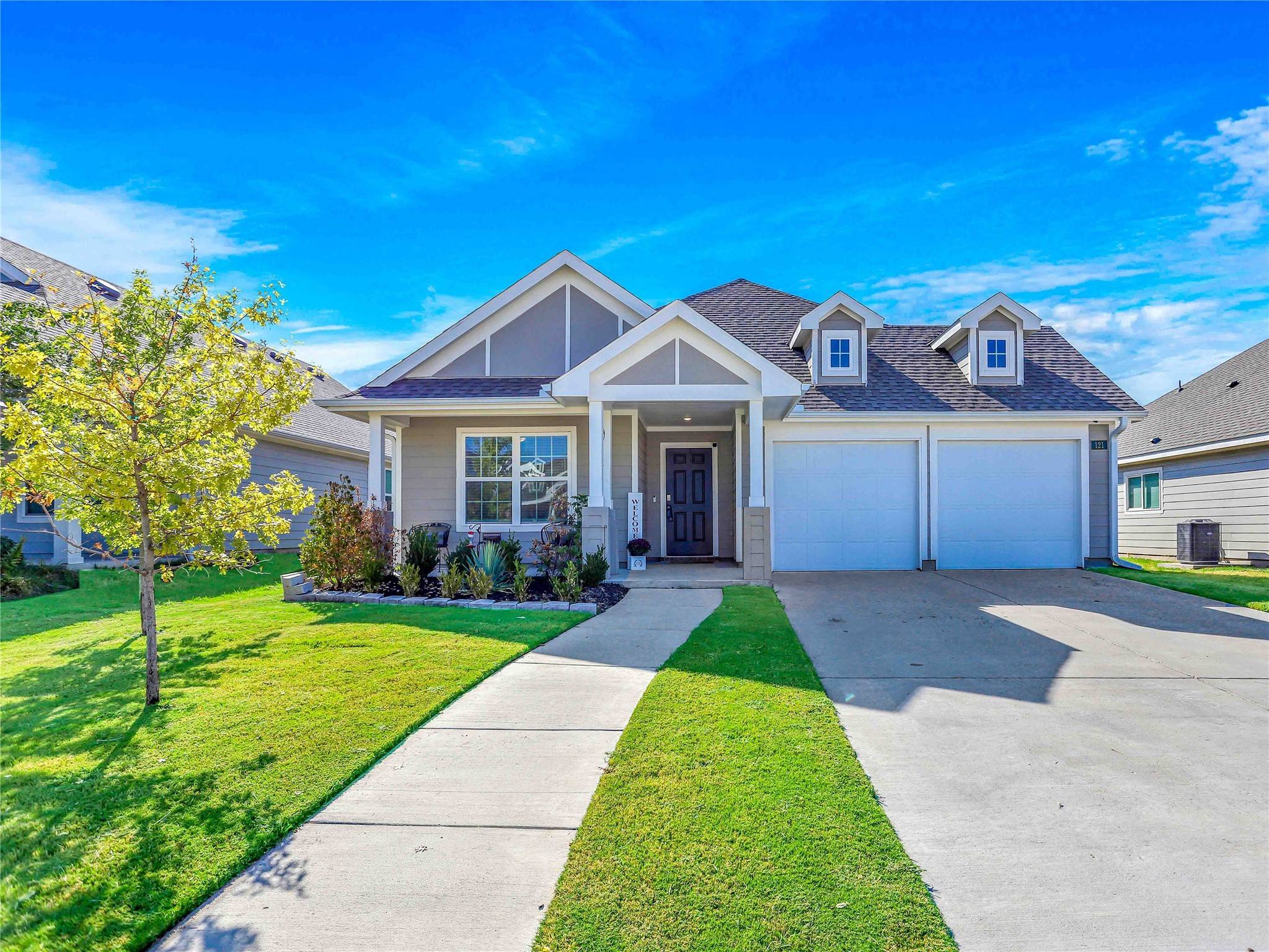 121 Clear Creek LN, Terrell, TX 75160