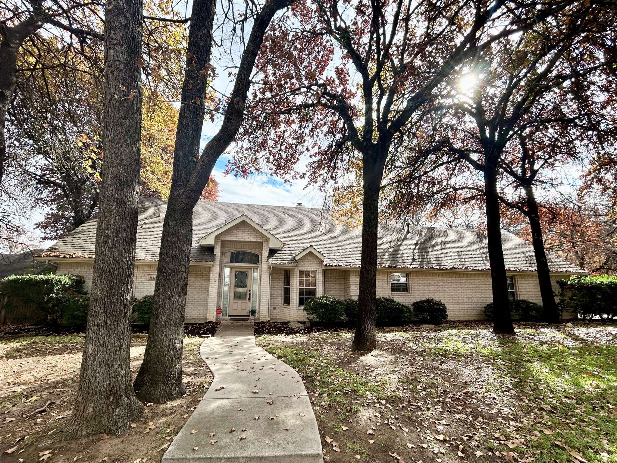 5023 Pointclear CT,  Arlington,  TX 76017