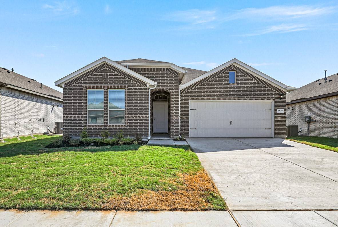 8500 NIGHTFALL LN, Fort Worth, TX 76179