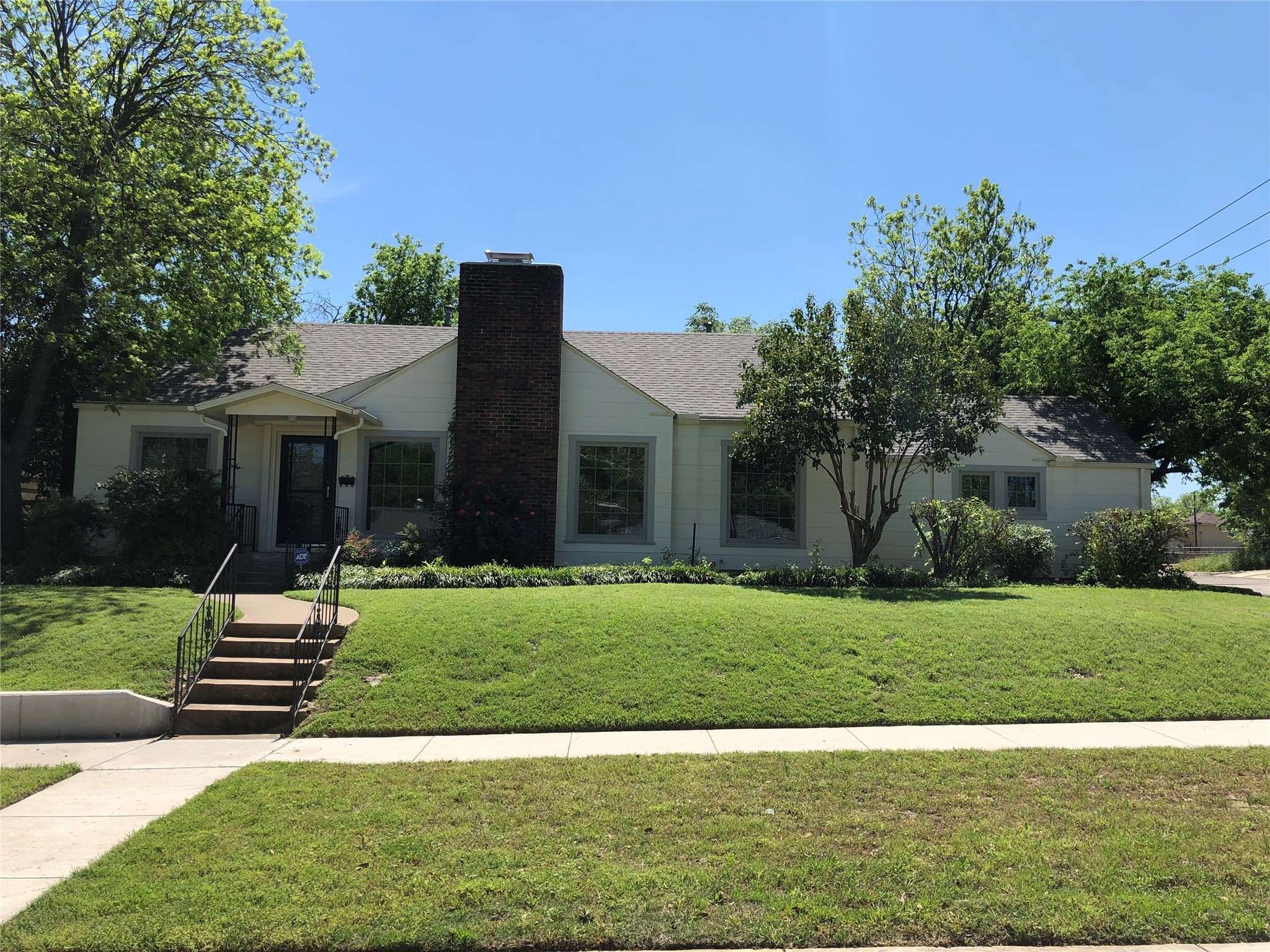 4937 Calmont AVE, Fort Worth, TX 76107
