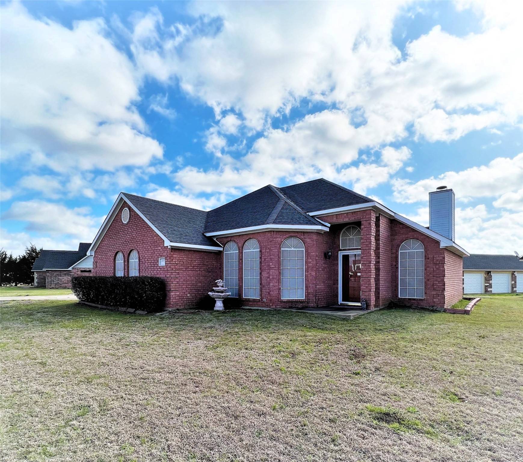 2414 Colquitt RD, Terrell, TX 75160