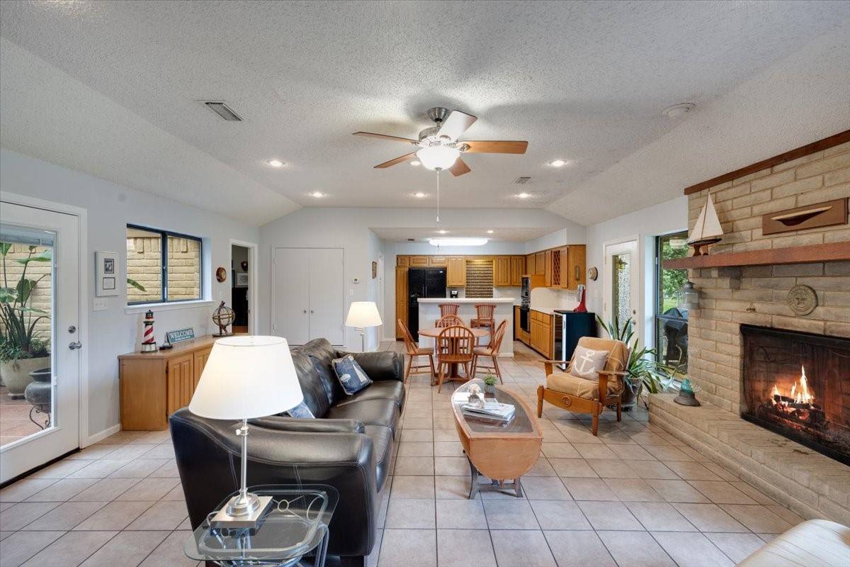 313 Indian Blanket LN,  Trinidad,  TX 75163