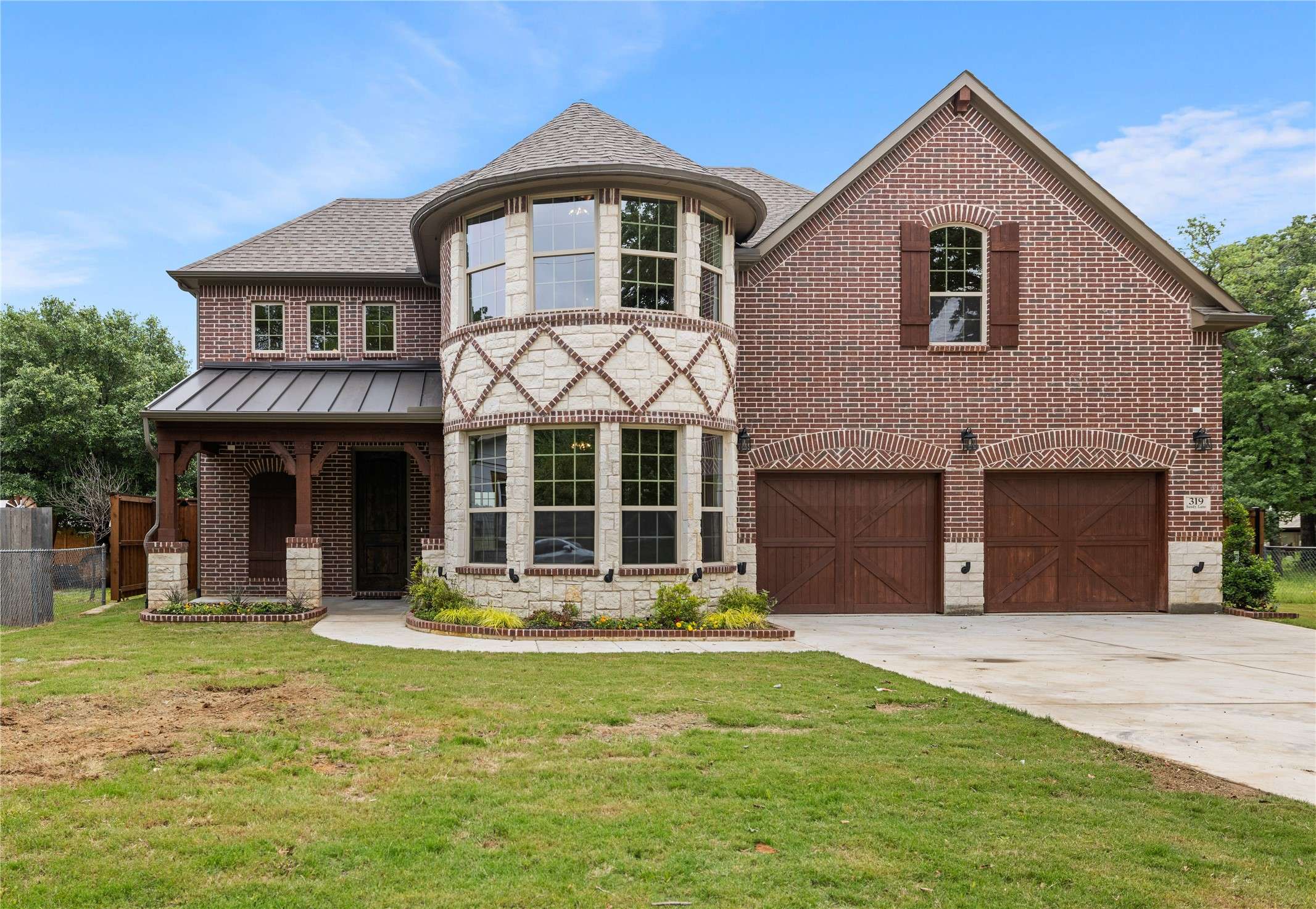 319 Sandy LN,  Fort Worth,  TX 76120