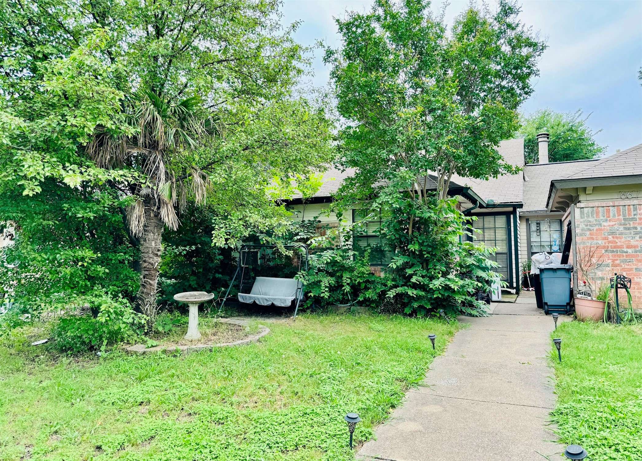 665 Stonehenge DR,  Grand Prairie,  TX 75052