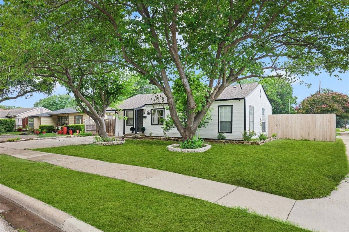 3551 Espanola DR, Dallas, TX 75220