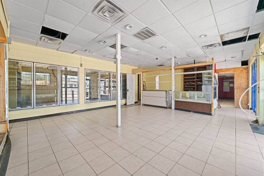 Fort Worth, TX 76111,2600 E Belknap ST