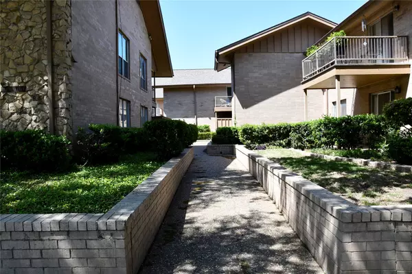 Dallas, TX 75230,11338 Park Central PL #E