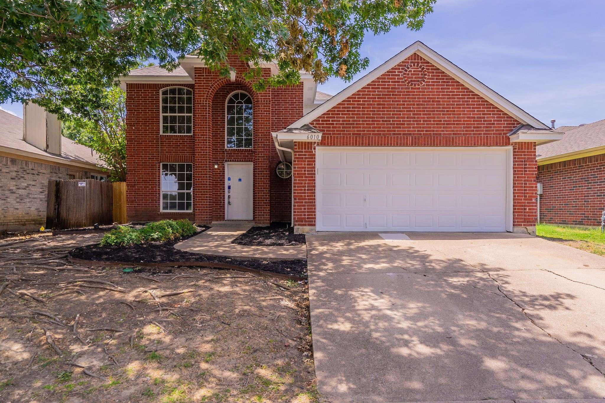 6010 Fenwick LN, Arlington, TX 76018