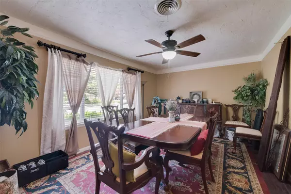 Bedford, TX 76022,920 Dora ST