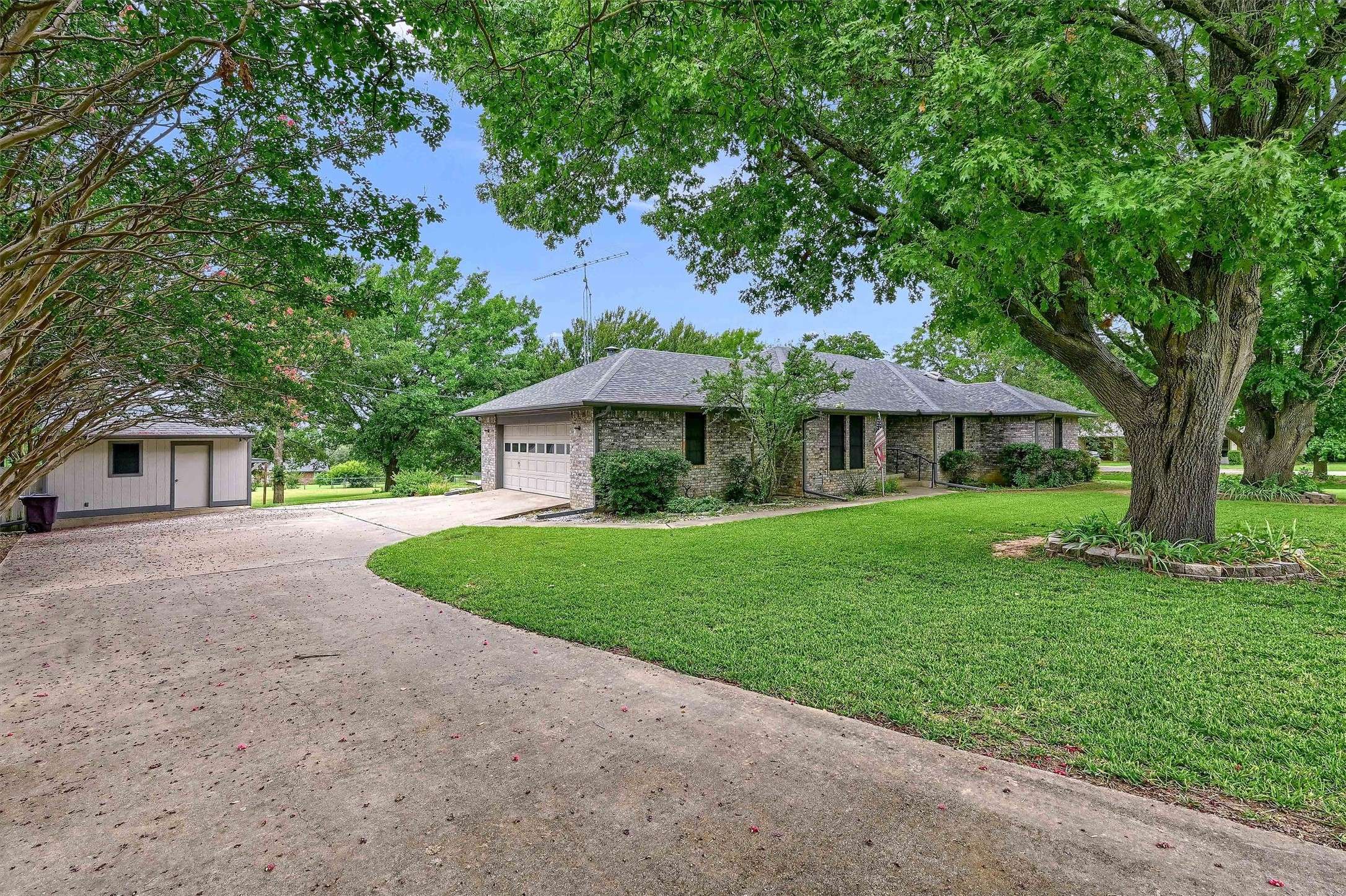 202 Branchford RD,  Sherman,  TX 75090