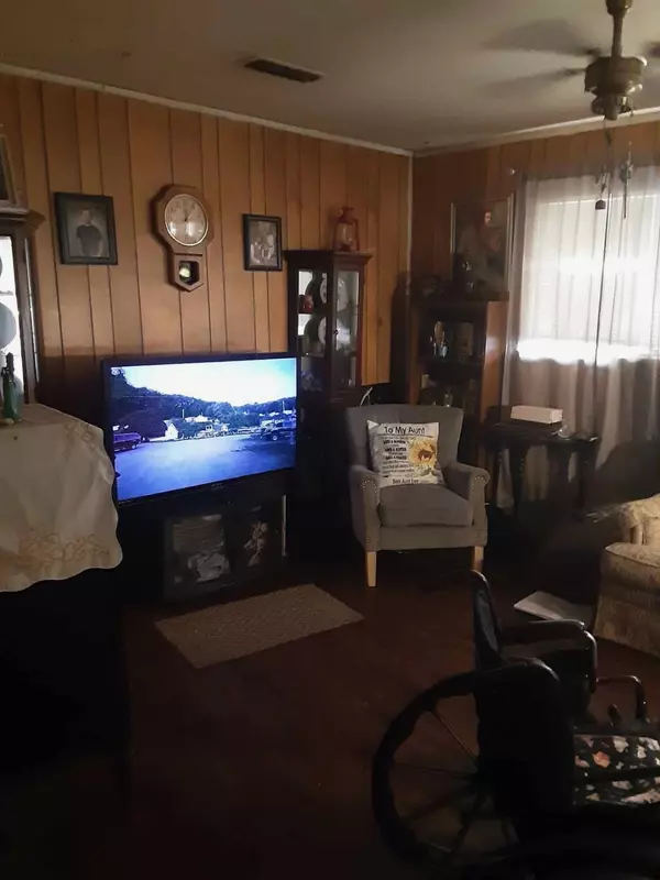 Justin, TX 76247,307 E 5th ST