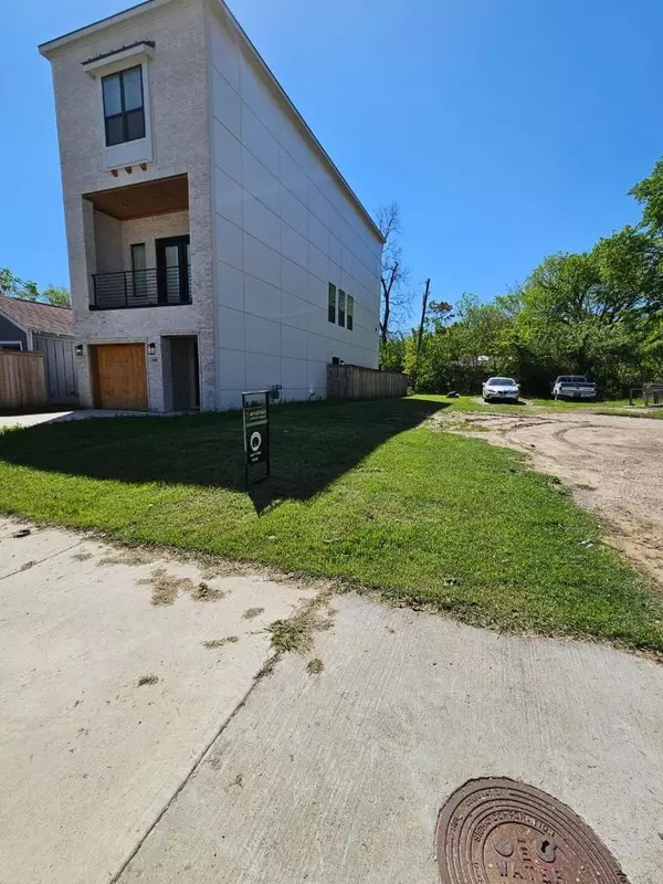 910 Muncie AVE, Dallas, TX 75212