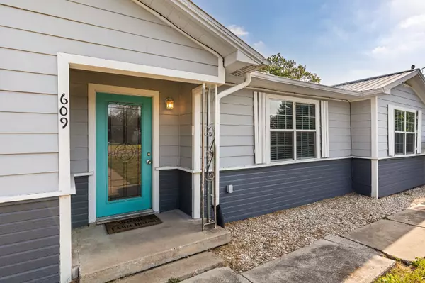 West, TX 76691,609 E Pine ST