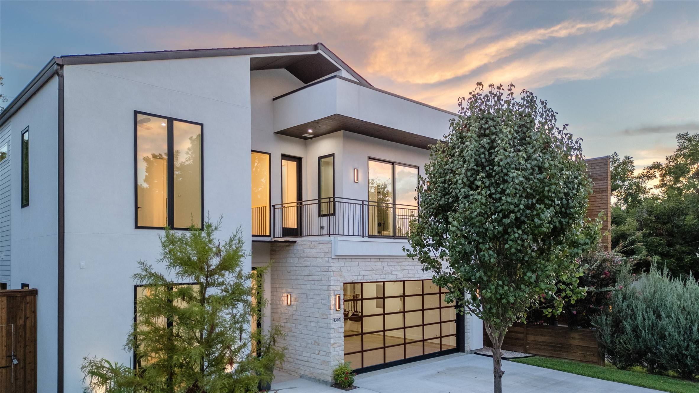 4302 Bonham ST,  Dallas,  TX 75229