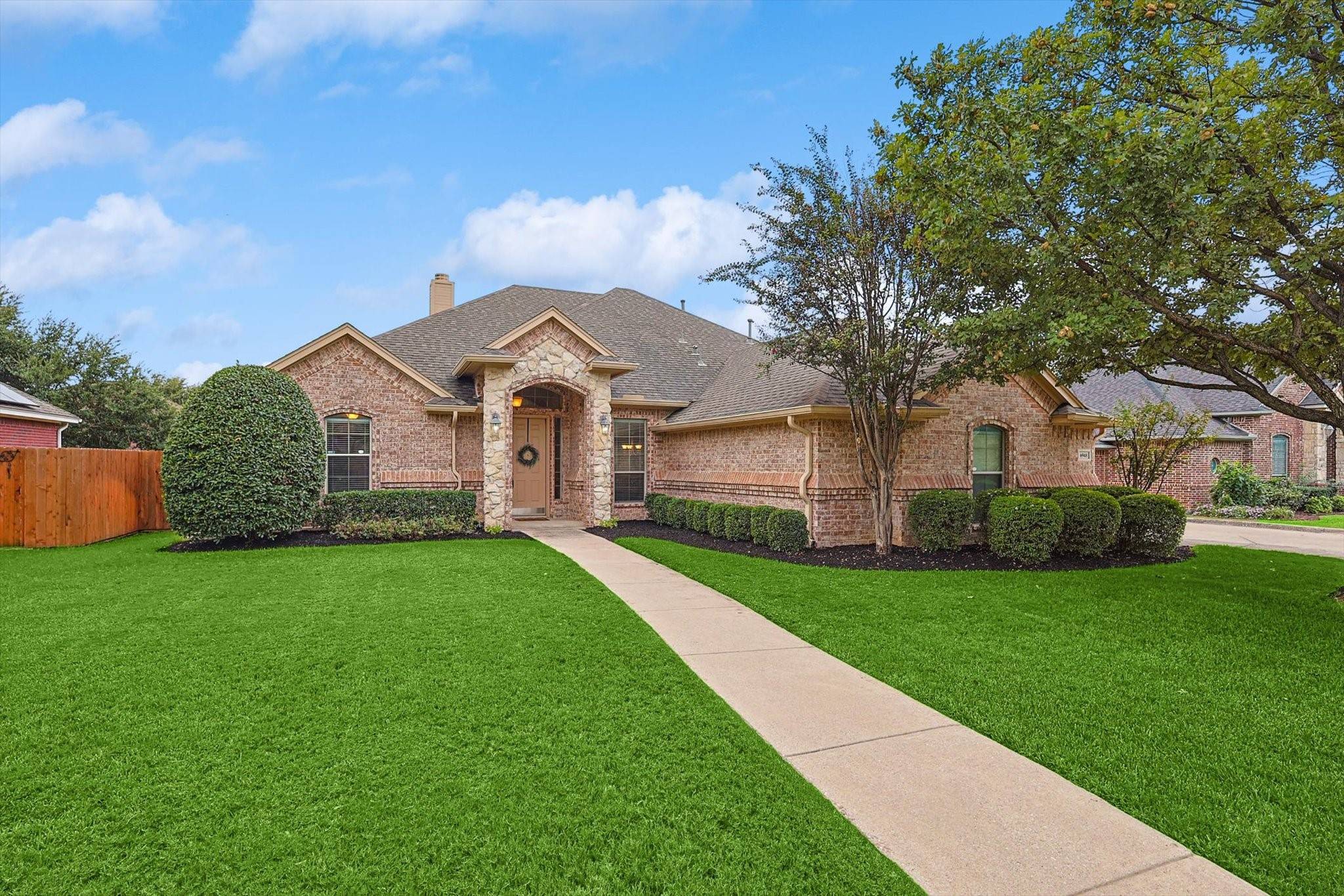 6948 Jackson CT,  Richland Hills,  TX 76118