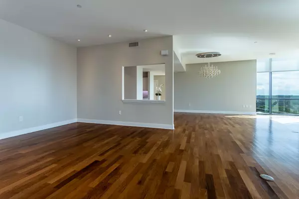 Dallas, TX 75206,5656 N Central EXPY #805