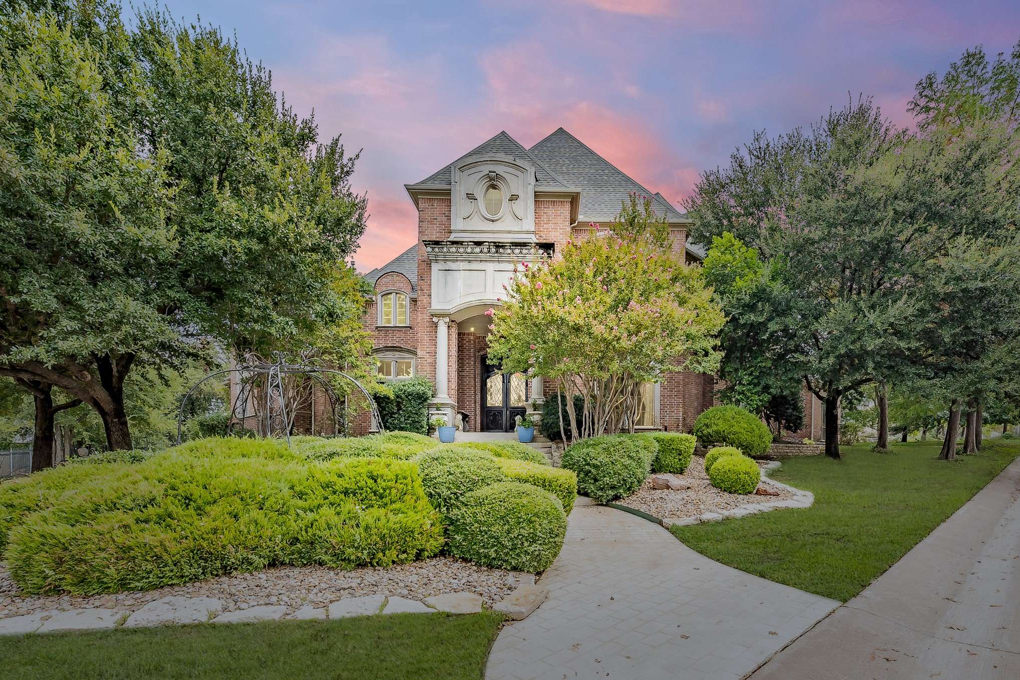 402 Hogans DR, Trophy Club, TX 76262